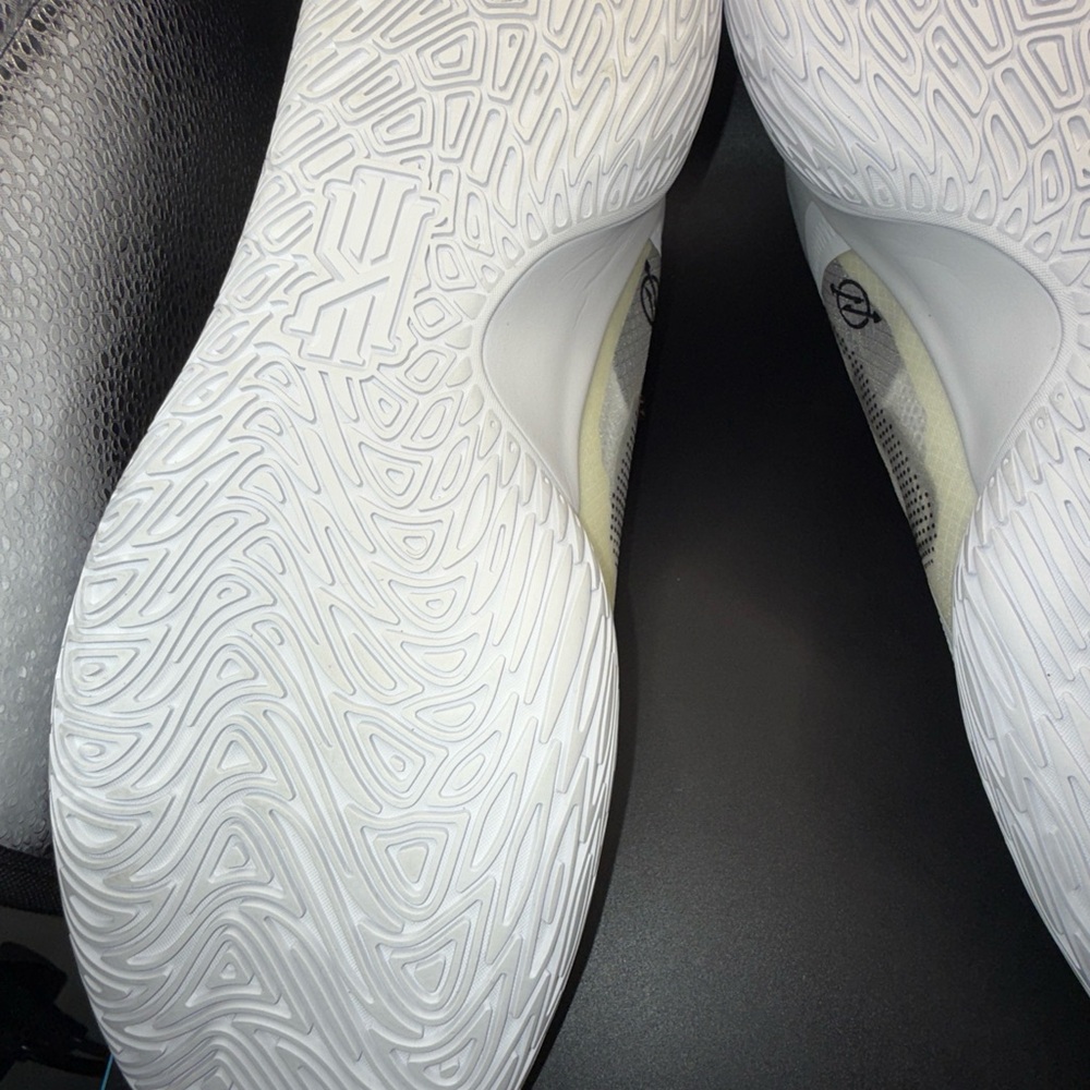 Nike White and Red Sneakers - Picture 11 of 13